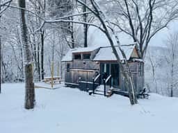 Caboose Tiny Home on river with hot tub near Stowe