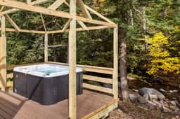 Riverside Geodome w/Hot Tub & Sauna @Smuggs