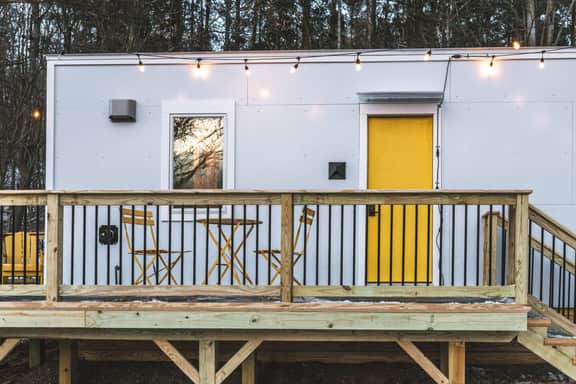 Modern Tiny House | Hot Tub, Sauna, River & Views