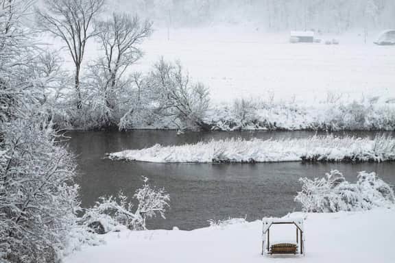 Caboose Tiny Home on river with hot tub near Stowe