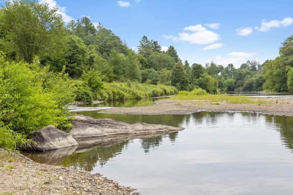 Boho Chic River Glamping Tent near Stowe w/Hot Tub