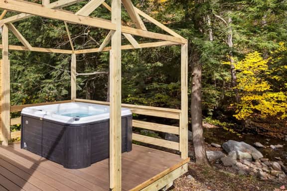 Riverside Geodome w/Hot Tub & Sauna @Smuggs