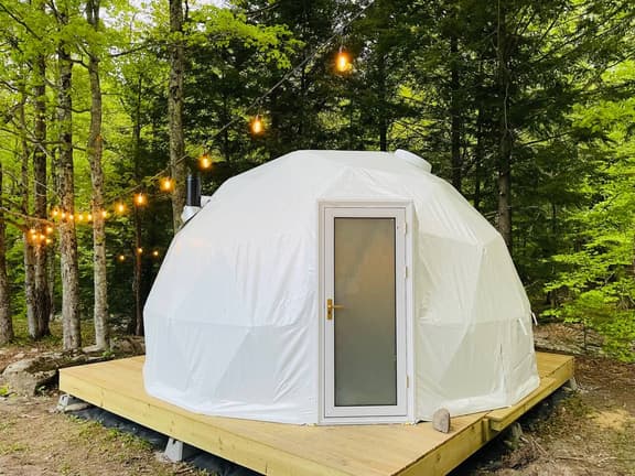 Riverside Geodome w/Hot Tub & Sauna @Smuggs
