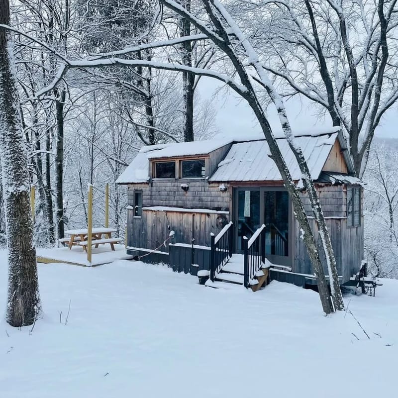 Caboose Tiny Home on river with hot tub near Stowe